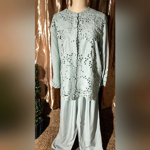 Bali Emerald - Resort, Lounge Wear - Camisole, Pants & Cut Out Lace Jacket - Picture 1 of 13